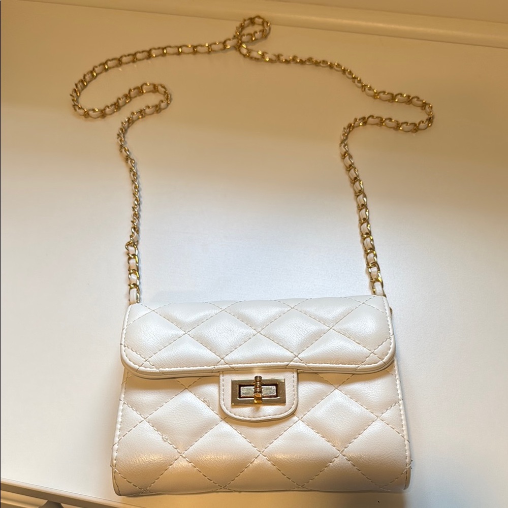 Elegant White Quilted Chain Bag